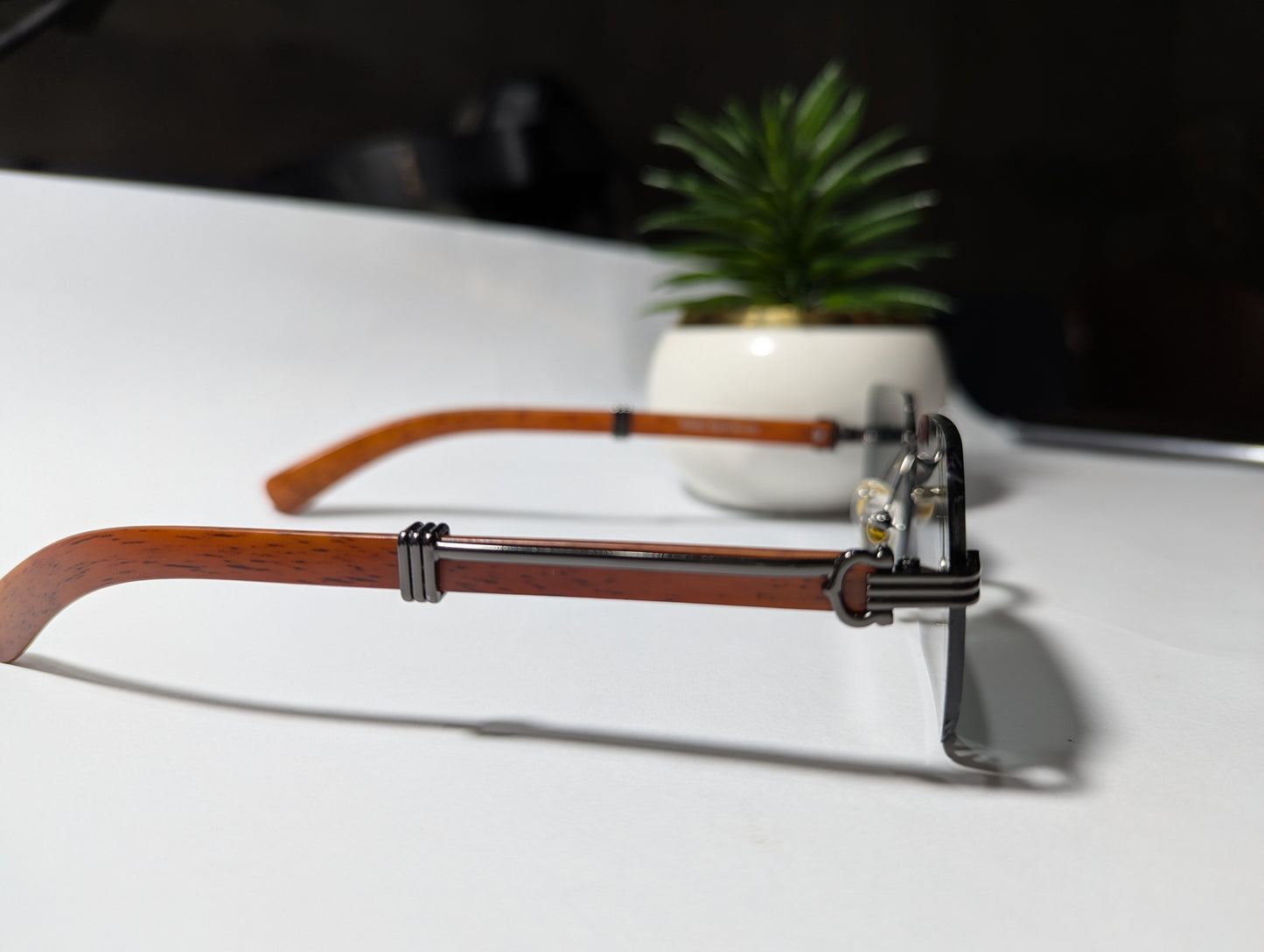 Timeless Opulence: Gold Rimless Jaguar Sunglasses with Twilight Gradient