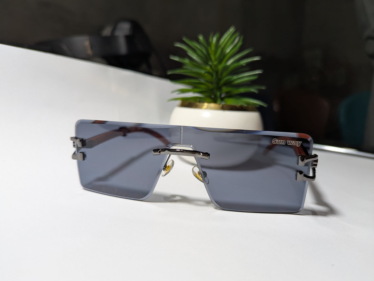 Timeless Opulence: Gold Rimless Jaguar Sunglasses with Twilight Gradient