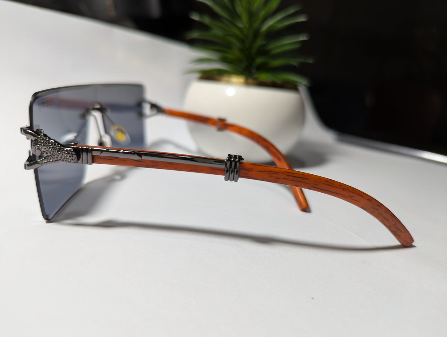 Timeless Opulence: Gold Rimless Jaguar Sunglasses with Twilight Gradient